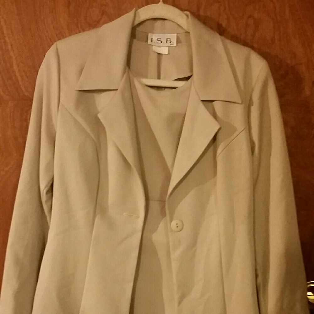 I S B Dress suit